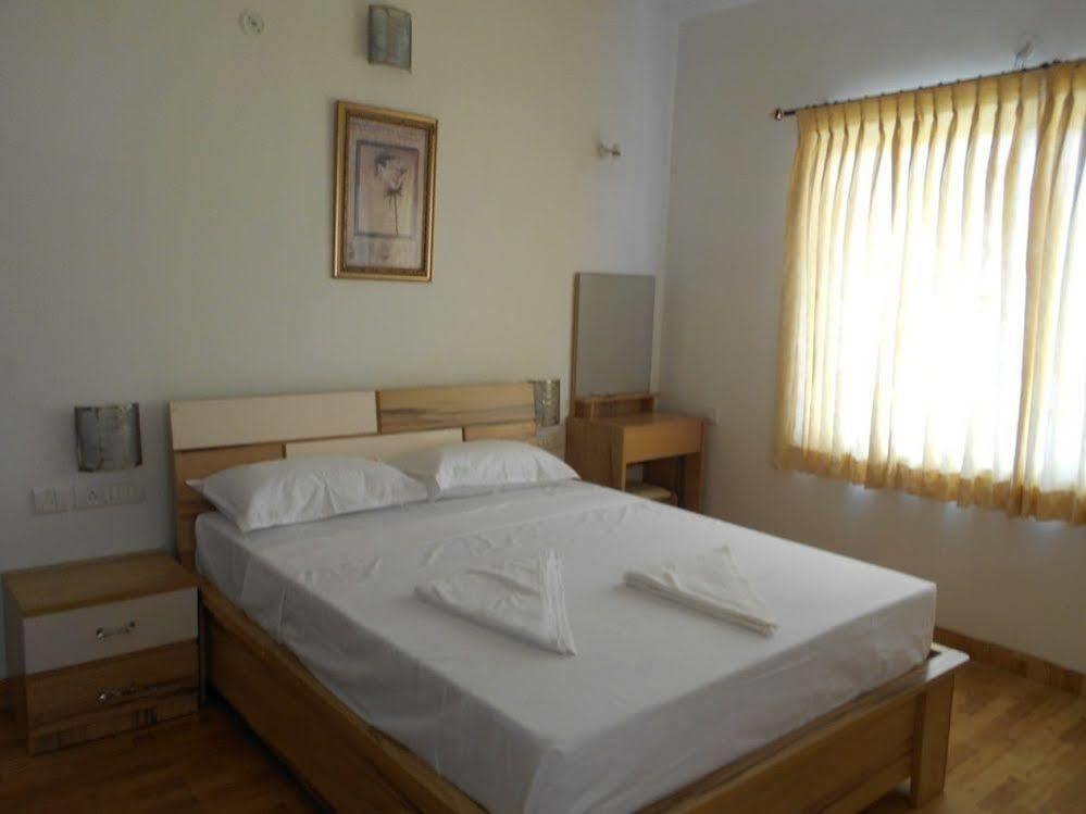 Oyo 24200 Bahri Beautiful Country Hotel Ayyampālaiyam Kültér fotó